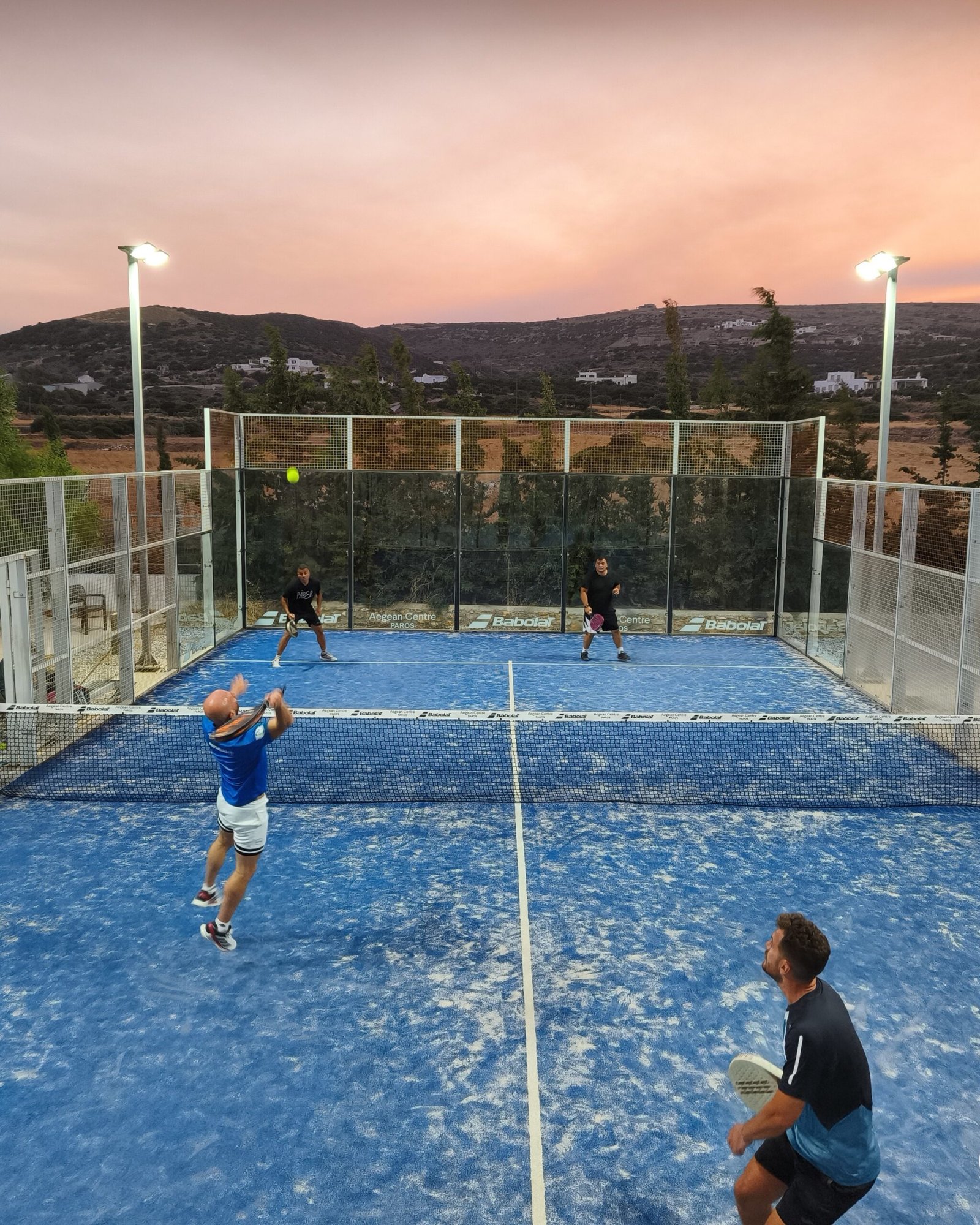 https://tenniscentreparos.christogastrobar.com/wp-content/uploads/2025/07/cropped-padel-court-from-ladder.jpg